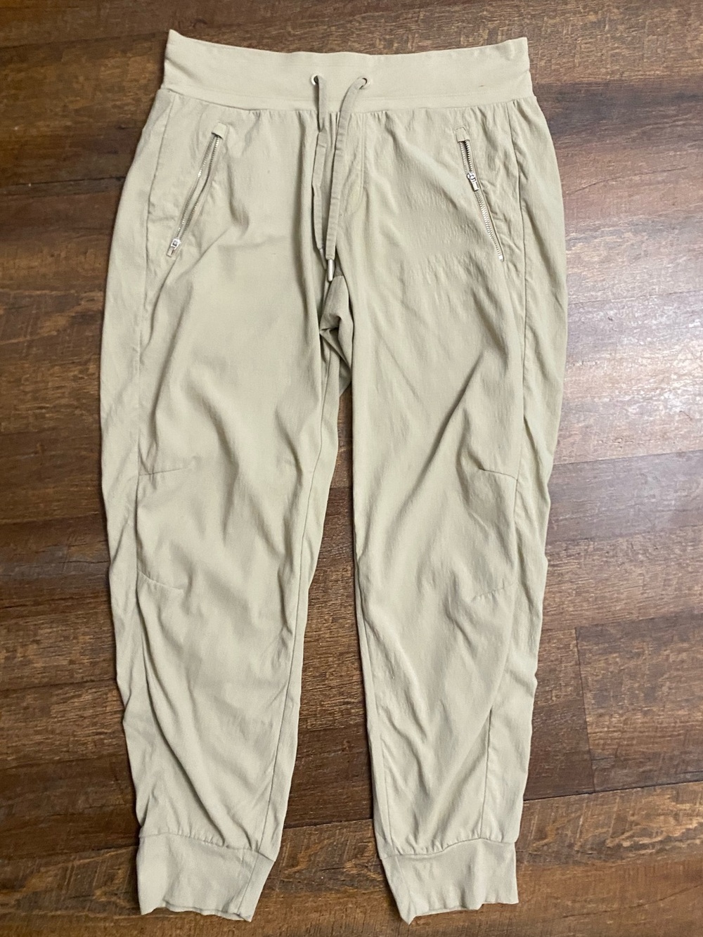 Athleta Beige Solid Jogger Pants Women's 6 Nylon Spandex Woven Tapered Pockets